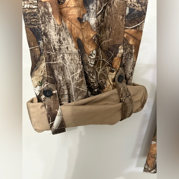 Realtree Women's Camouflage Hunting Pants - Picture 5 of 8